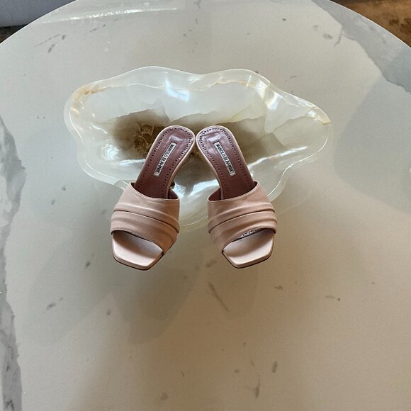 Manolo Blahnik Pink Slide sandals with gold tip heel - Picture 1 of 6